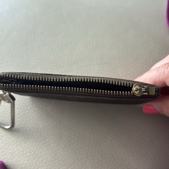 Louis Vuitton Key Pouch - Picture 4 of 8